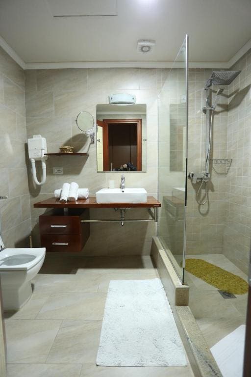 Double Room with Balcony room - Image 2