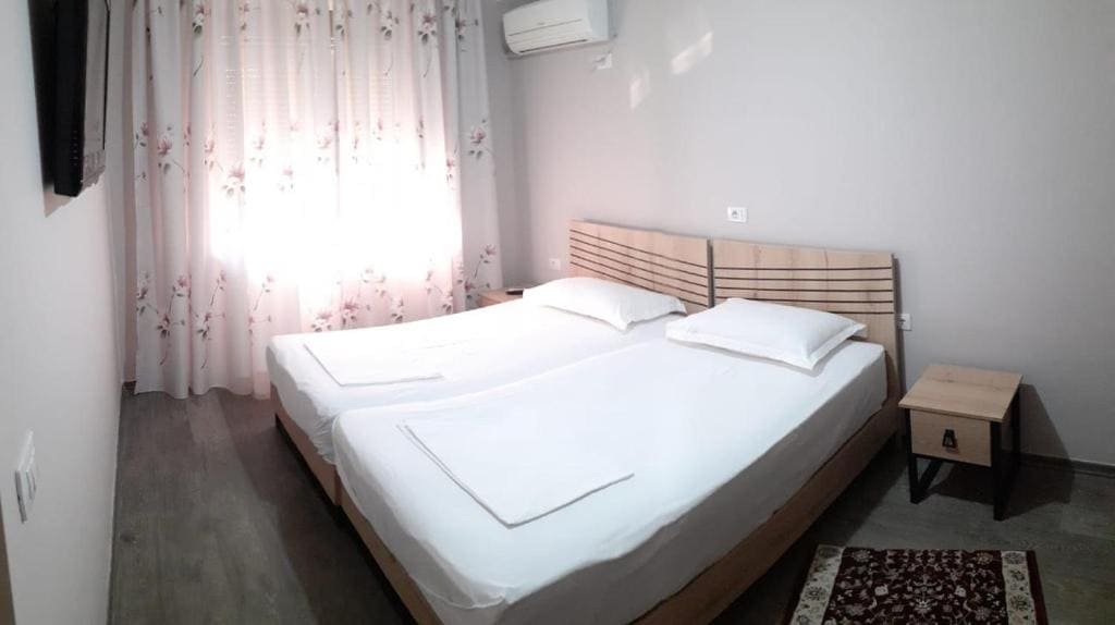 Double Room with Private Bathroom room - Image 2
