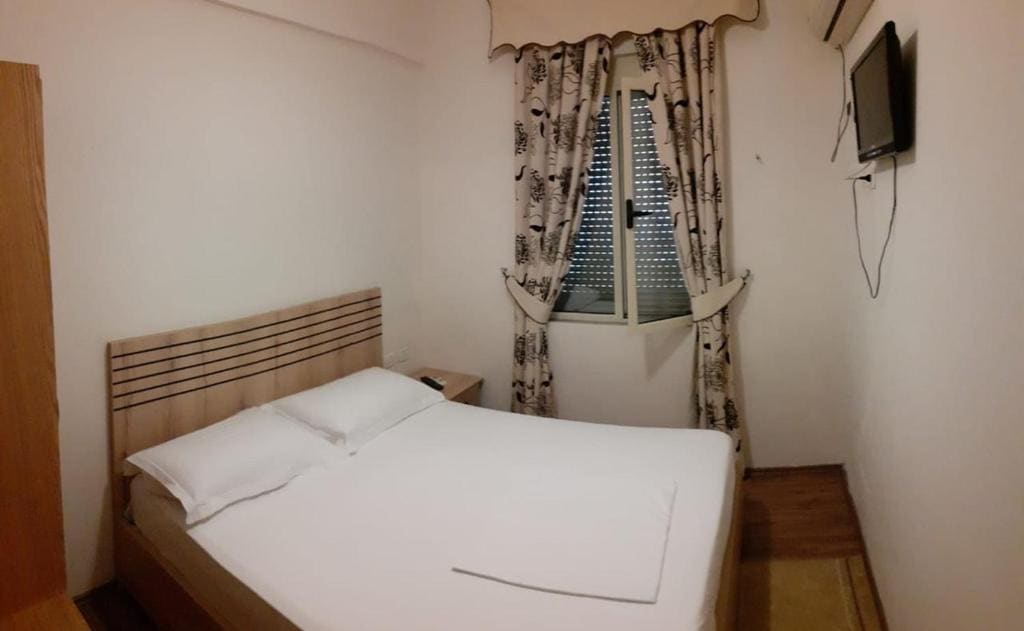 Single Room with Private Bathroom room - Image 1