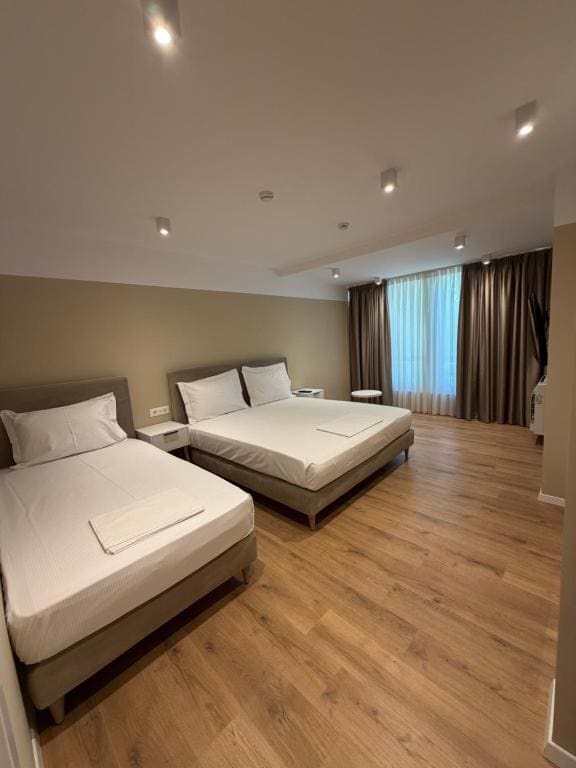 Superior Triple Room room - Image 2
