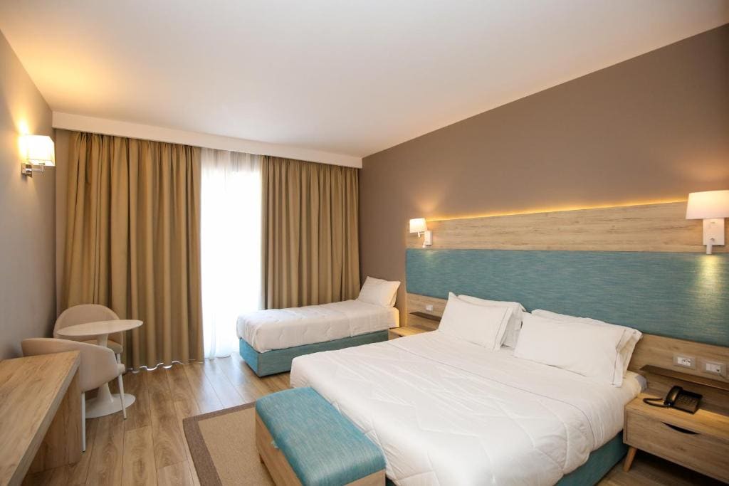 Comfort Triple Room room - Image 2