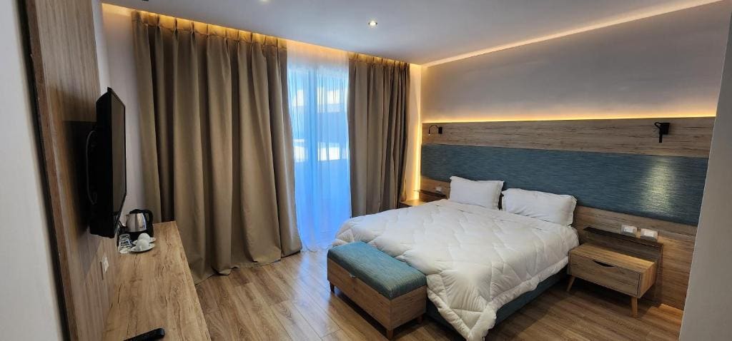 Double or Twin Room with Mountain View room - Image 3