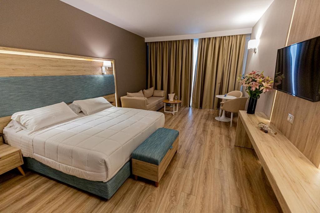 Junior Suite with Sea View room - Image 3