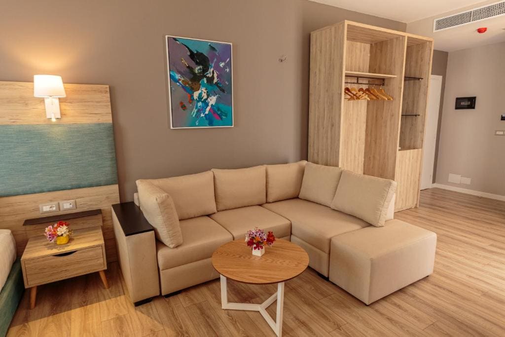 Suite with Sea View room - Image 3