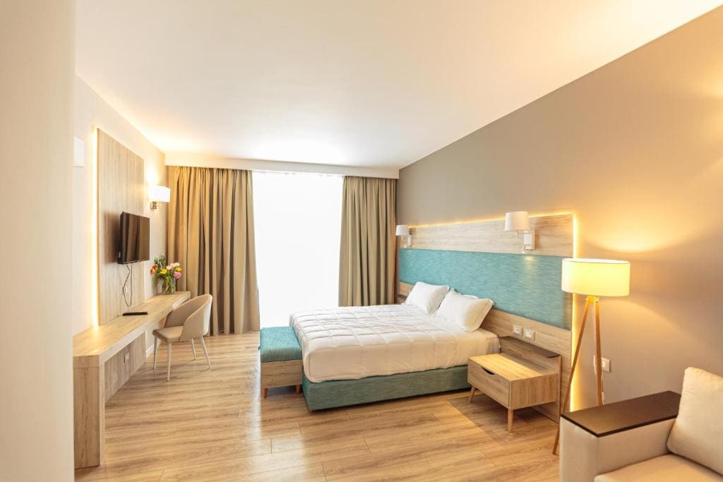 Suite with Sea View room - Image 2