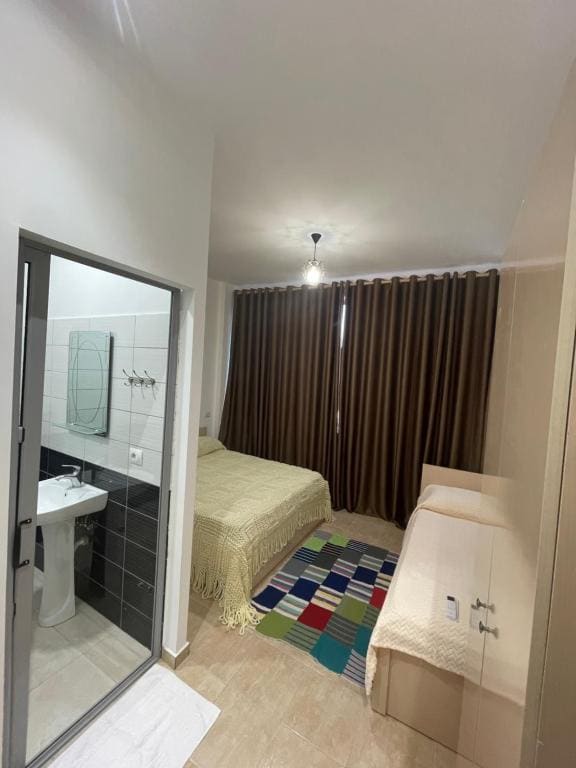Triple Room with Private Bathroom room - Image 3
