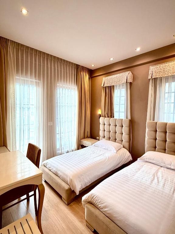 Double or Twin Room with Balcony room - Image 3
