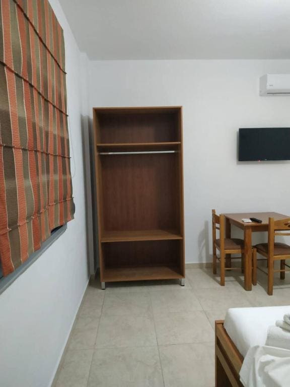 Double Room with Private External Bathroom room - Image 3