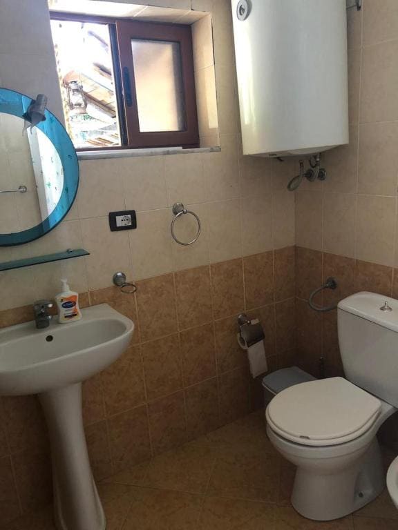 Double Room with Private Bathroom room - Image 1