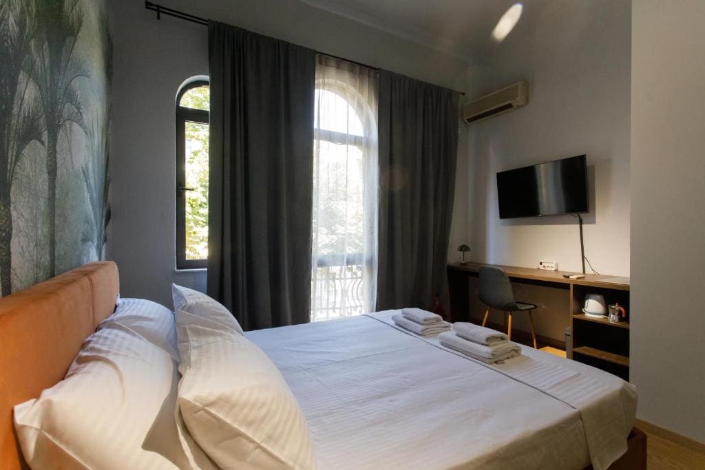 Double Room with Balcony room - Image 3