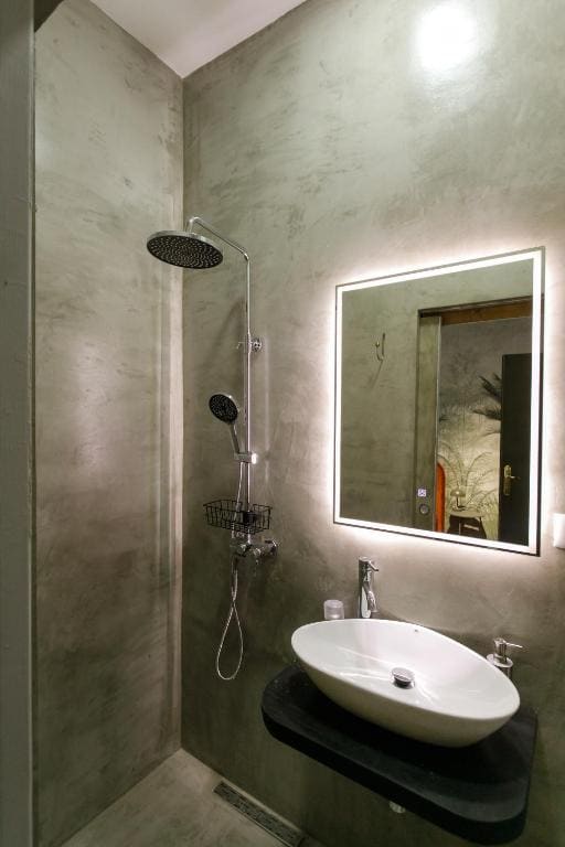 Double Room with Balcony room - Image 1
