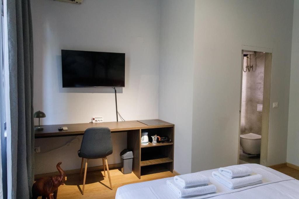 Double Room with Balcony room - Image 2