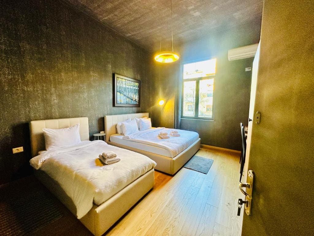 Triple Room with City View room - Image 1