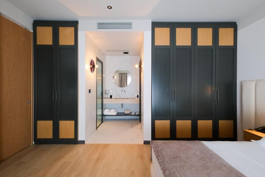 Family Room room - Image 2