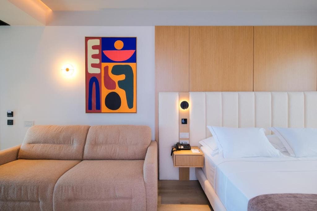 Junior Suite with bath tub room - Image 1