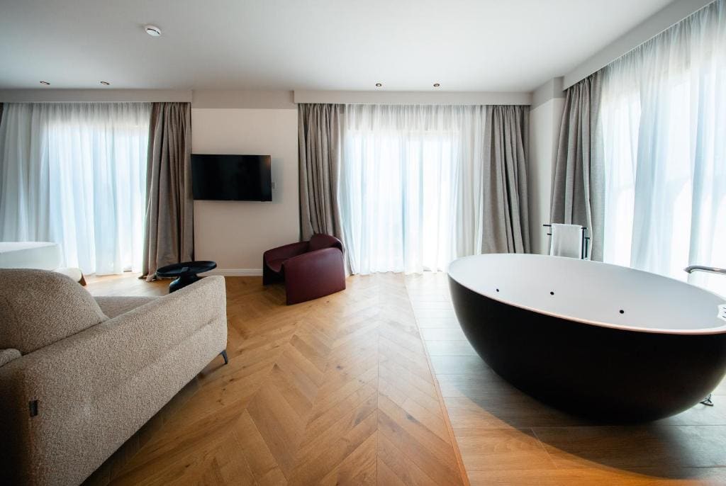 Luxury Superior Suite room - Image 1