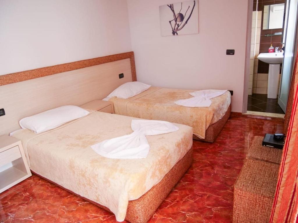 Double or Twin Room room - Image 3
