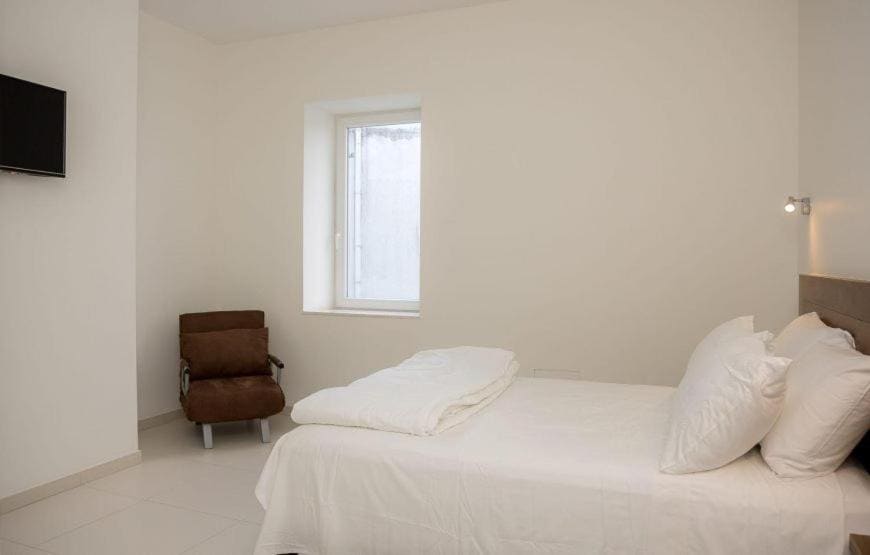 Deluxe Room room - Image 3