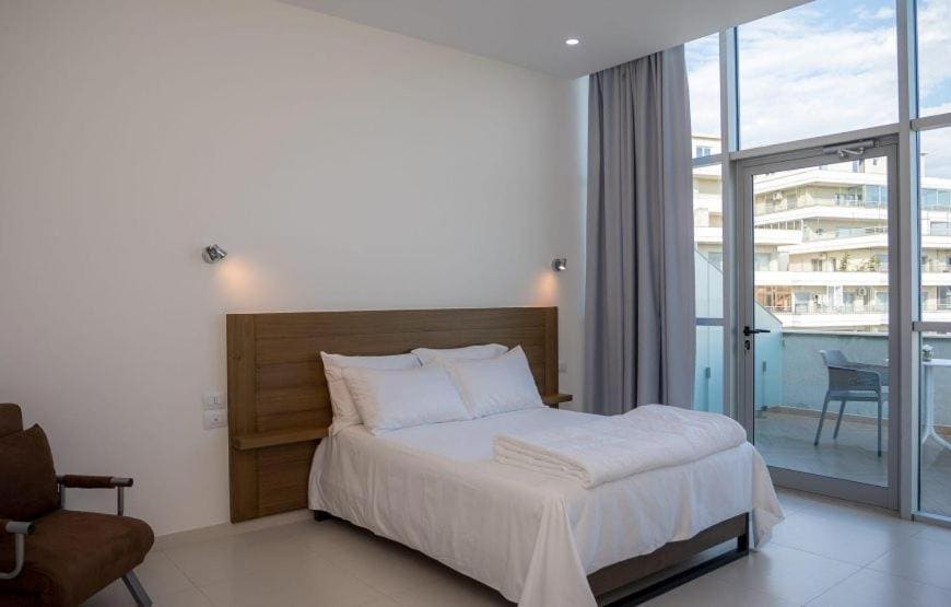 Double Room with Lake View room - Image 3