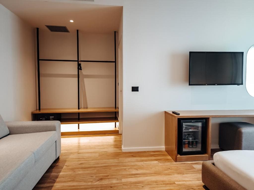 King Room with Sea View room - Image 2