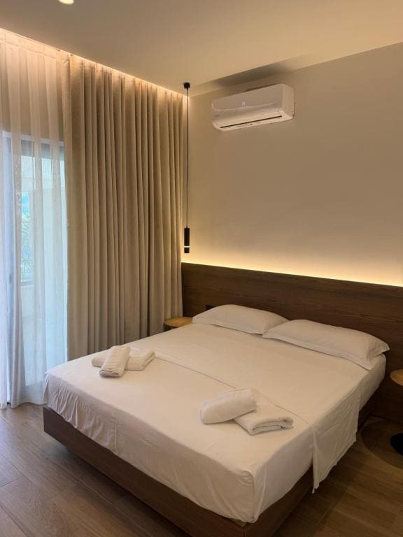 Deluxe Double Room with Balcony and Sea View room - Image 2