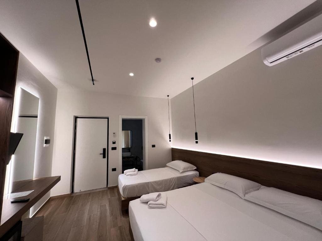 Deluxe Triple Room with Sea View room - Image 3