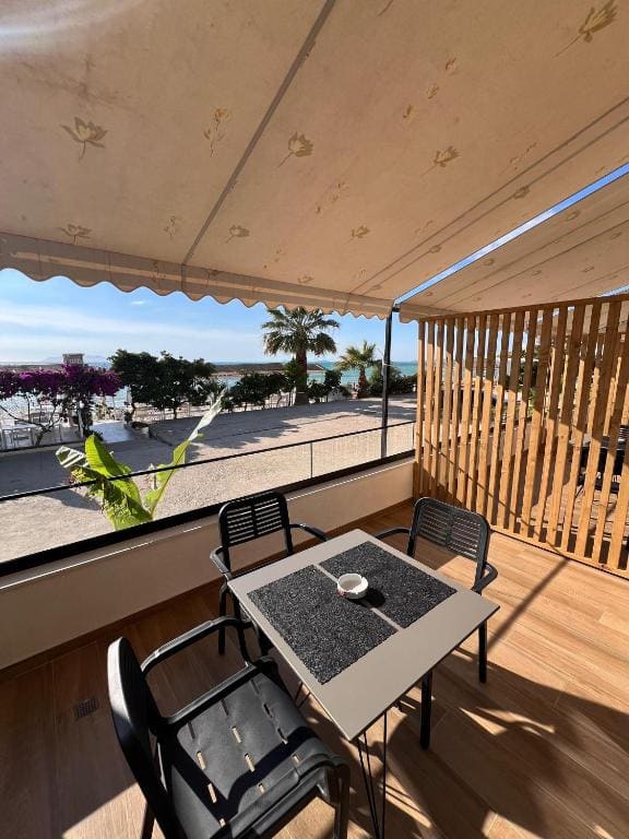 Deluxe Triple Room with Sea View room - Image 2
