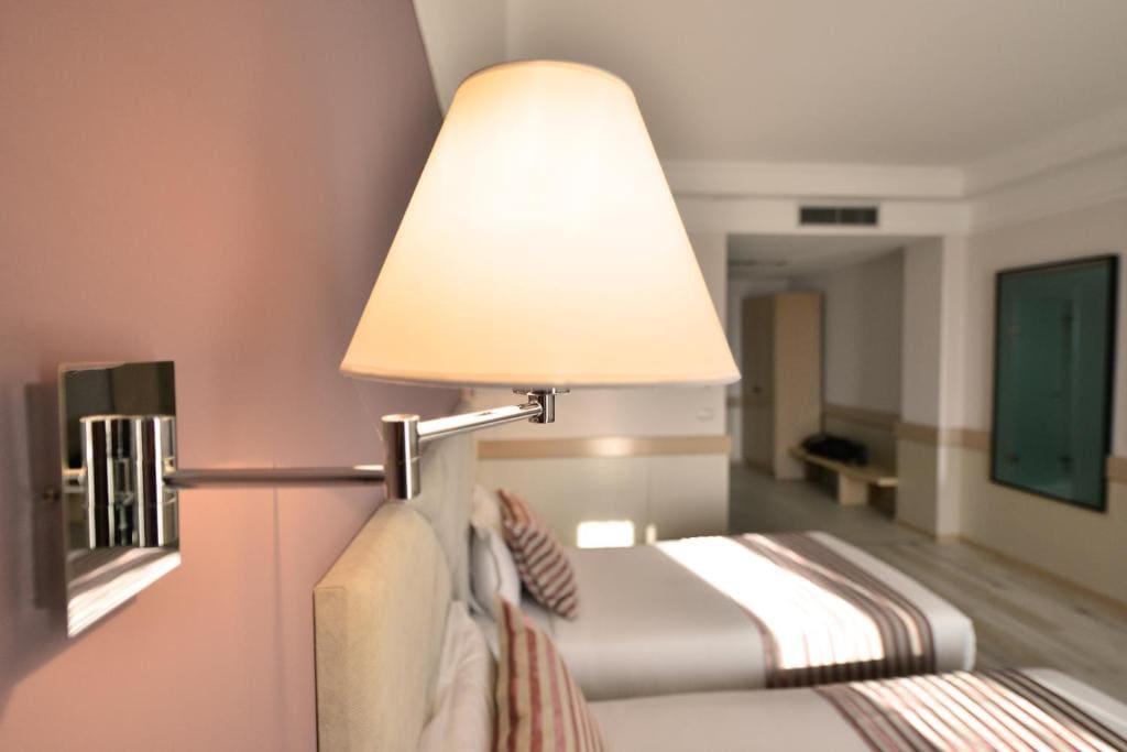Superior Twin Room room - Image 2