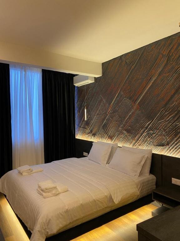 Deluxe Double Room with Balcony room - Image 3
