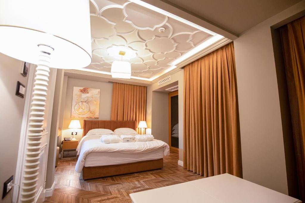 Deluxe Double Room with Balcony room - Image 1