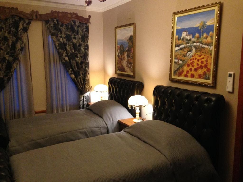 Deluxe Quadruple Room room - Image 1