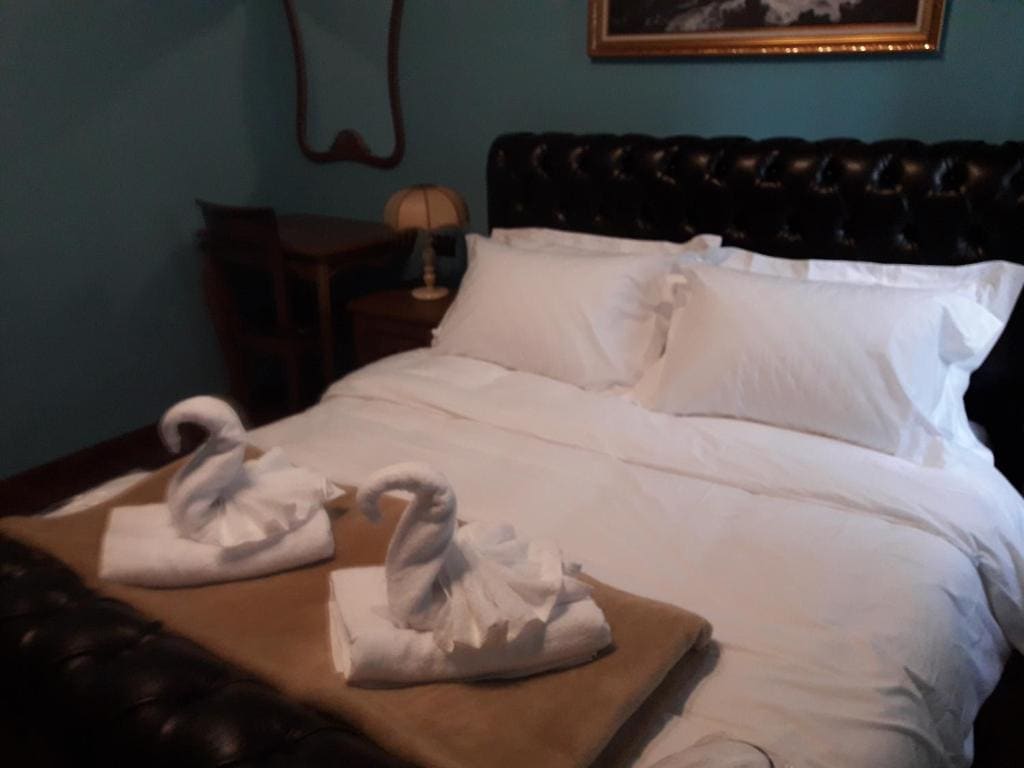 Deluxe Double Room with Extra Bed room - Image 2