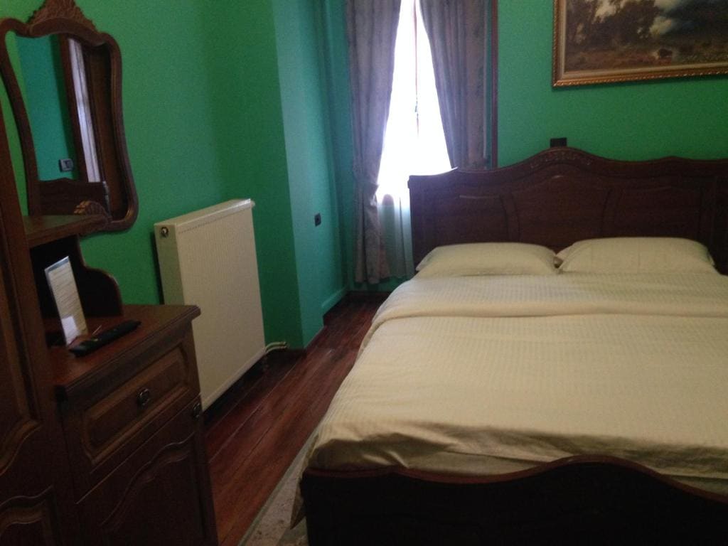 Double Room with Garden View room - Image 2