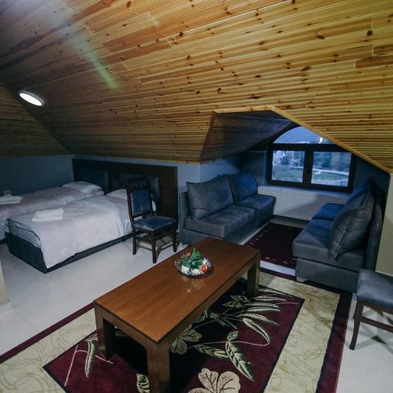 Family Room room - Image 2
