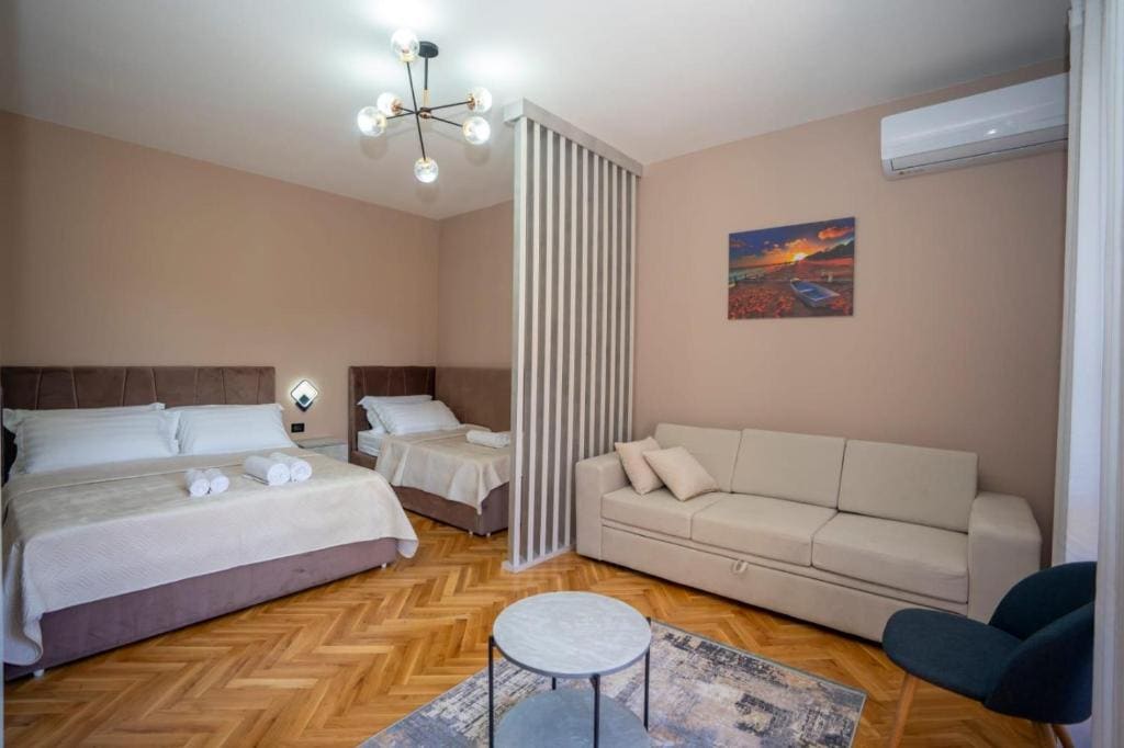 Deluxe King Room room - Image 1