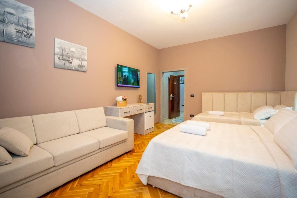 Triple Room with Bathroom room - Image 2