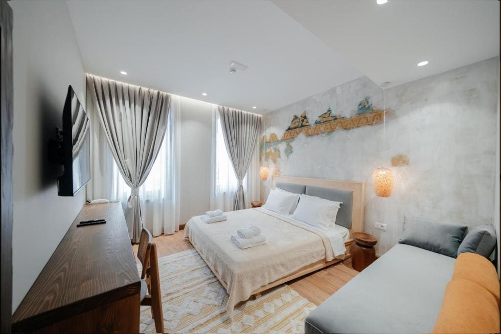 Deluxe Double Room (2 Adults + 1 Child) room - Image 1
