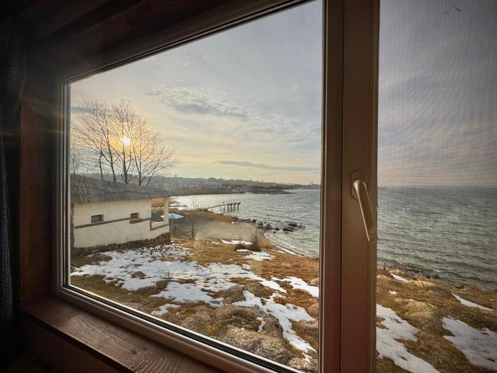 Twin Room with Lake View room - Image 1