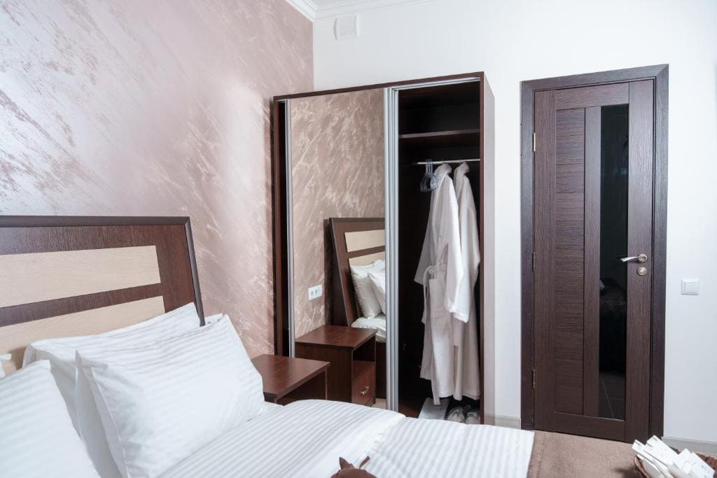 Standard Double Room room - Image 2