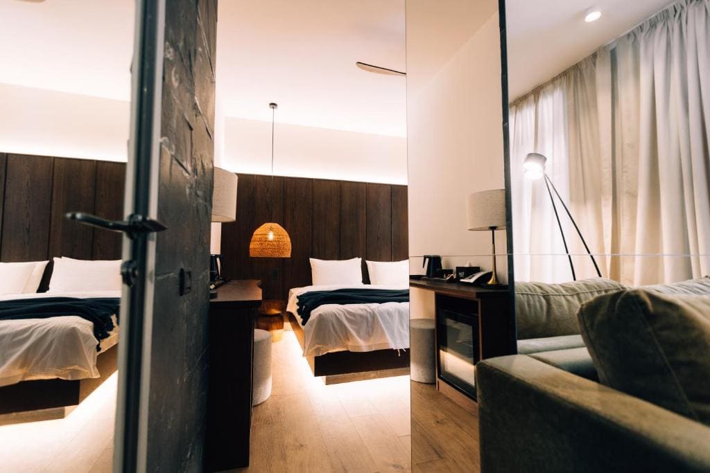 One-Bedroom Suite room - Image 2