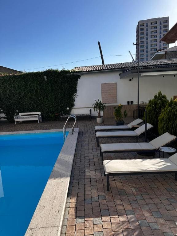One-Bedroom Apartment with Pool View room - Image 1