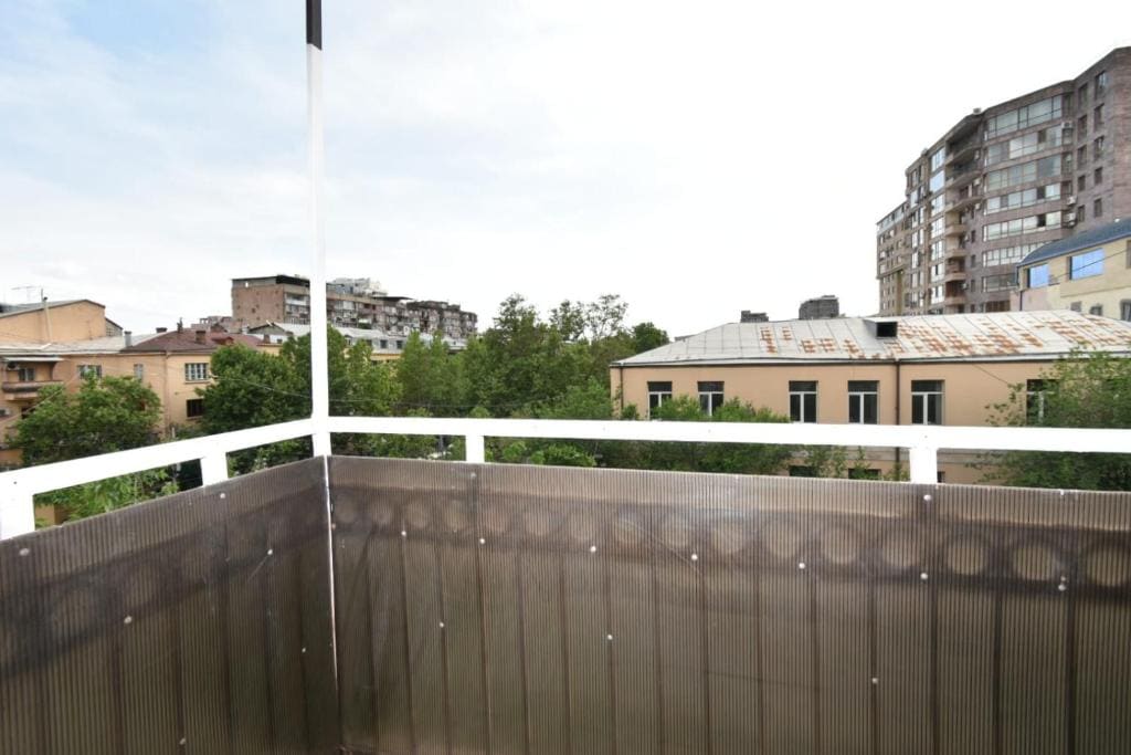 Double Room with Balcony room - Image 3
