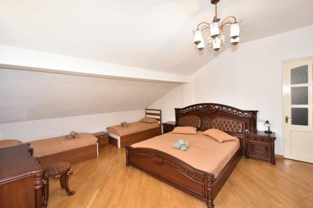 Standard Family Room room - Image 2