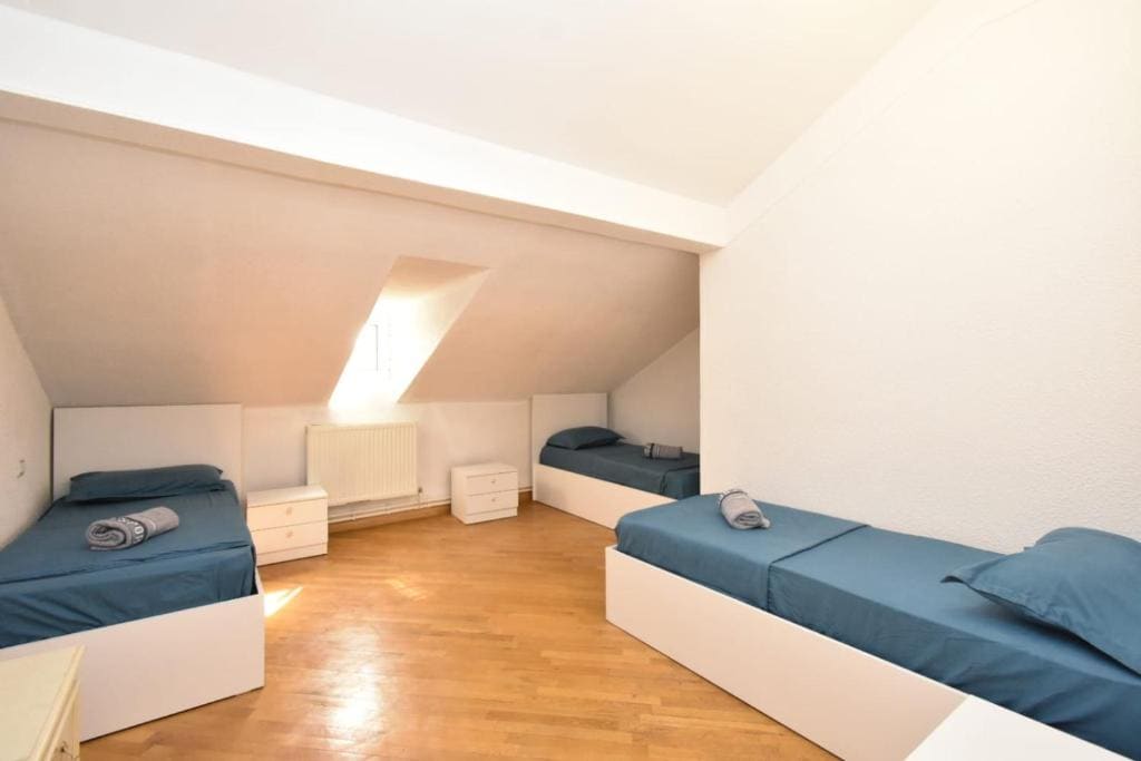 Superior Triple Room room - Image 3