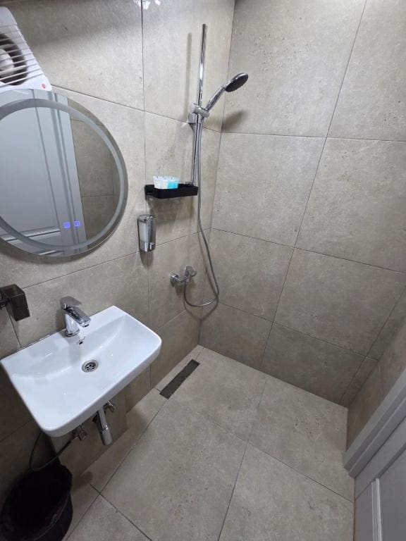 Apartment - Ground Floor room - Image 3