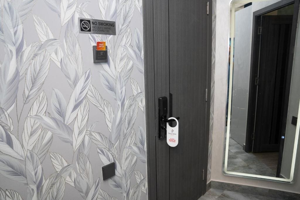 Deluxe Room room - Image 3