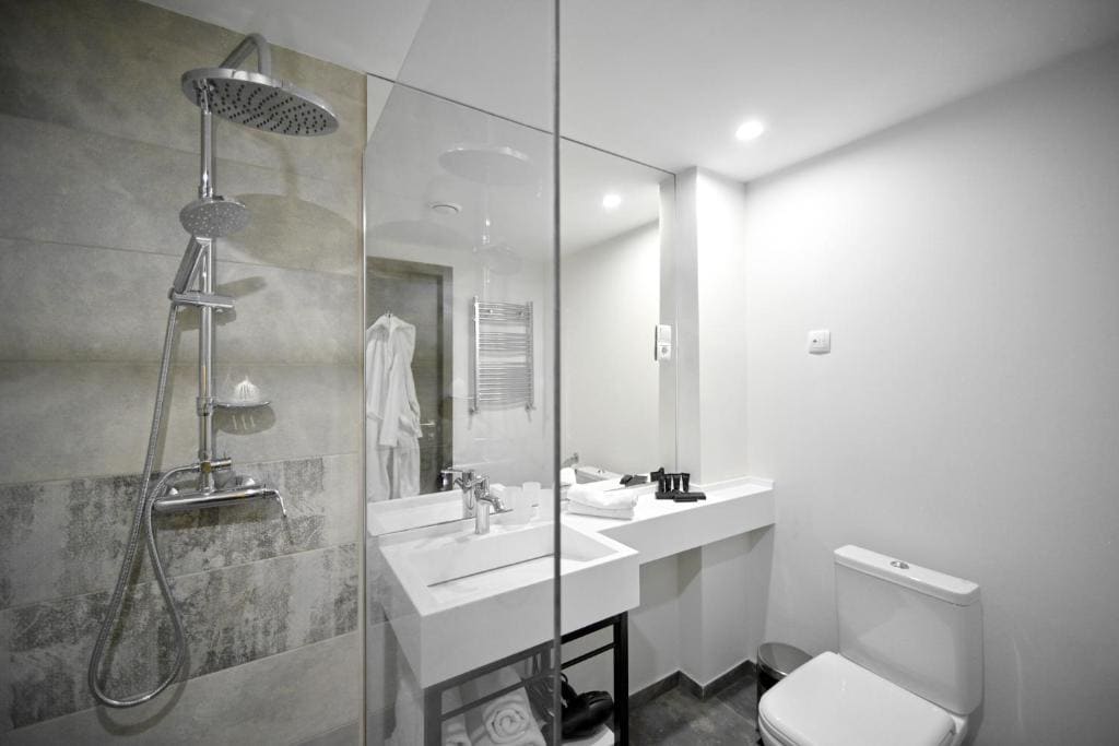 Standard Double or Twin Room room - Image 3