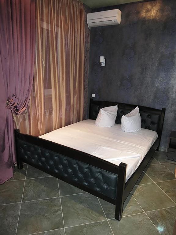 Queen Room with Spa Bath room - Image 1