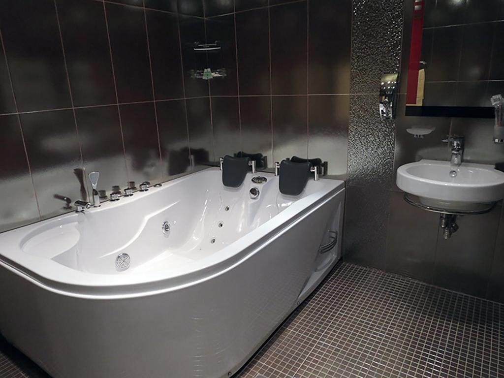 Suite with Spa Bath room - Image 1