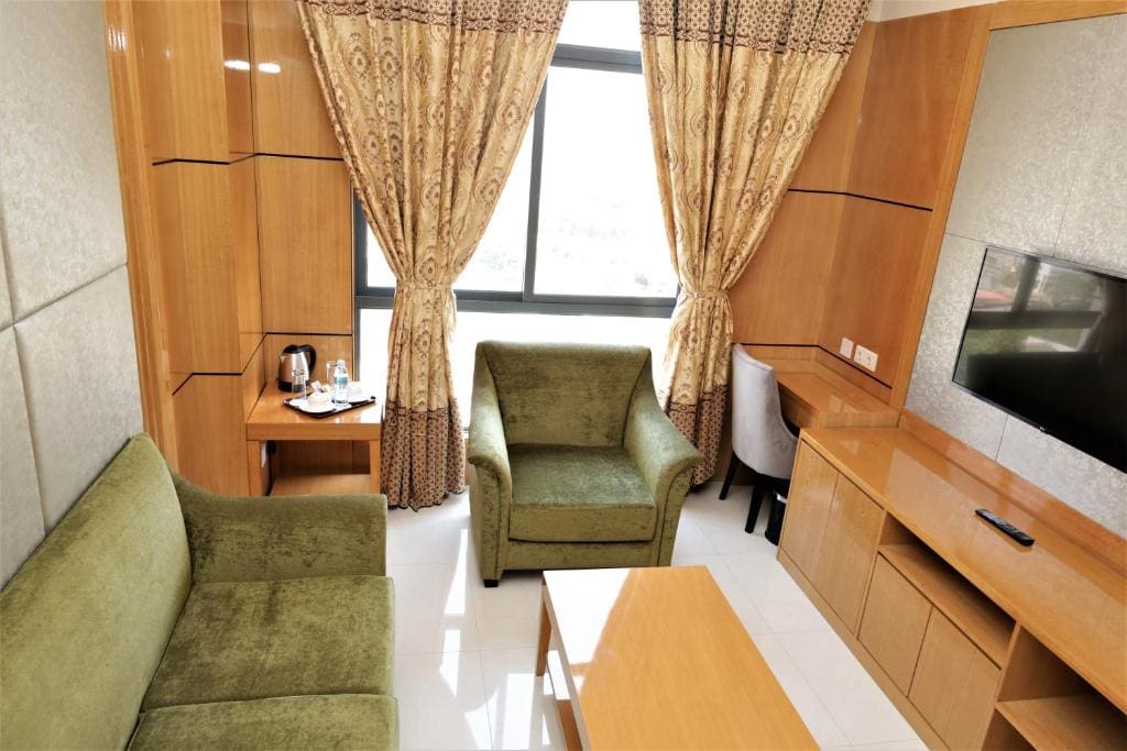 Executive Suite room - Image 1